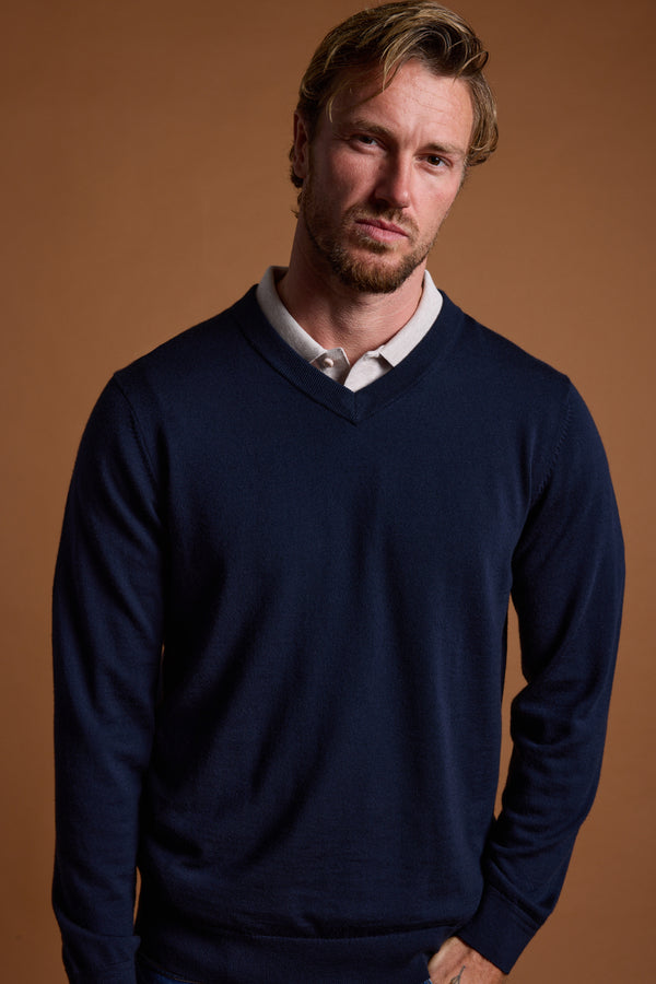 Man with short blond hair wears Barkers Skyland ZQrx Merino Vee against a brown background.