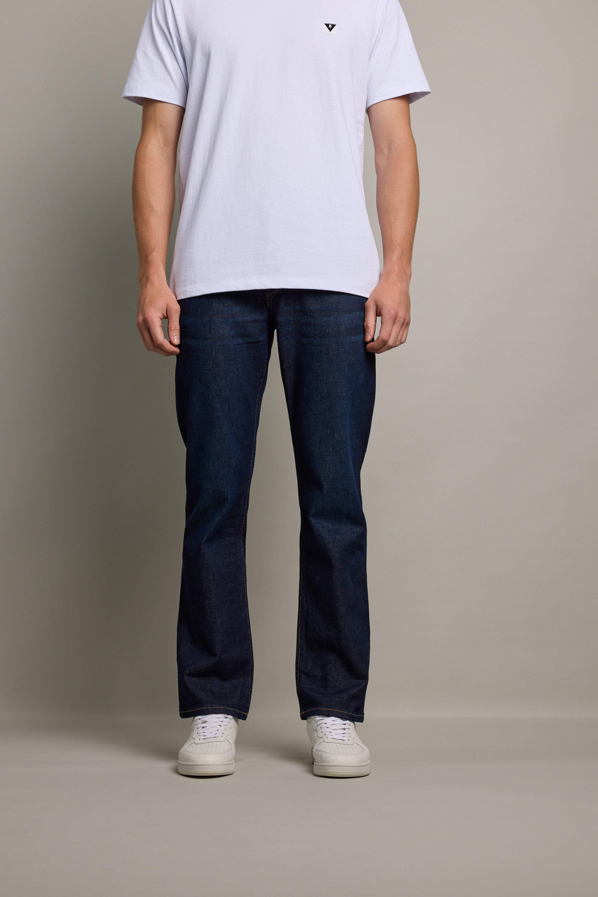 BJE49045_MID_WASH_WANDERER_0859_d0e01400-ea7e-4ded-b9cc-a70e420128c4