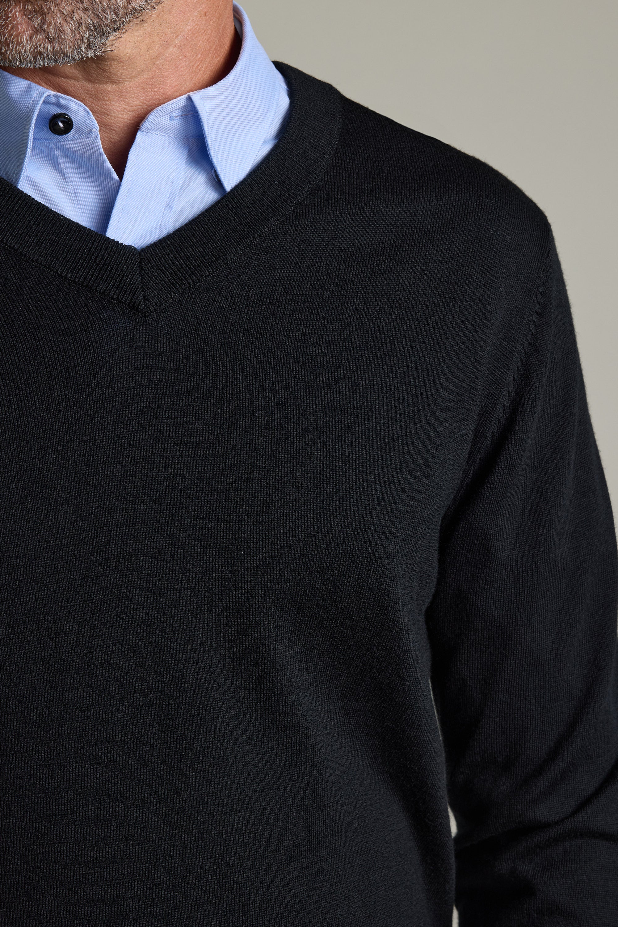 Man wearing a light blue shirt under a black Barkers Skyland ZQrx Merino Vee sweater.