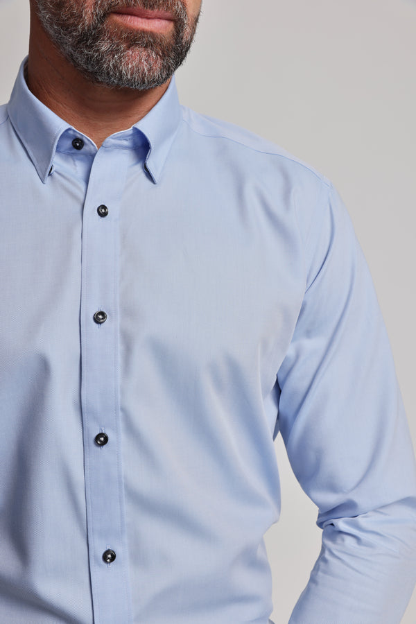 A bearded man wears the Barkers Verona Shirt, a light blue tailored fit business shirt with long sleeves, shown from the chest up against a plain background.