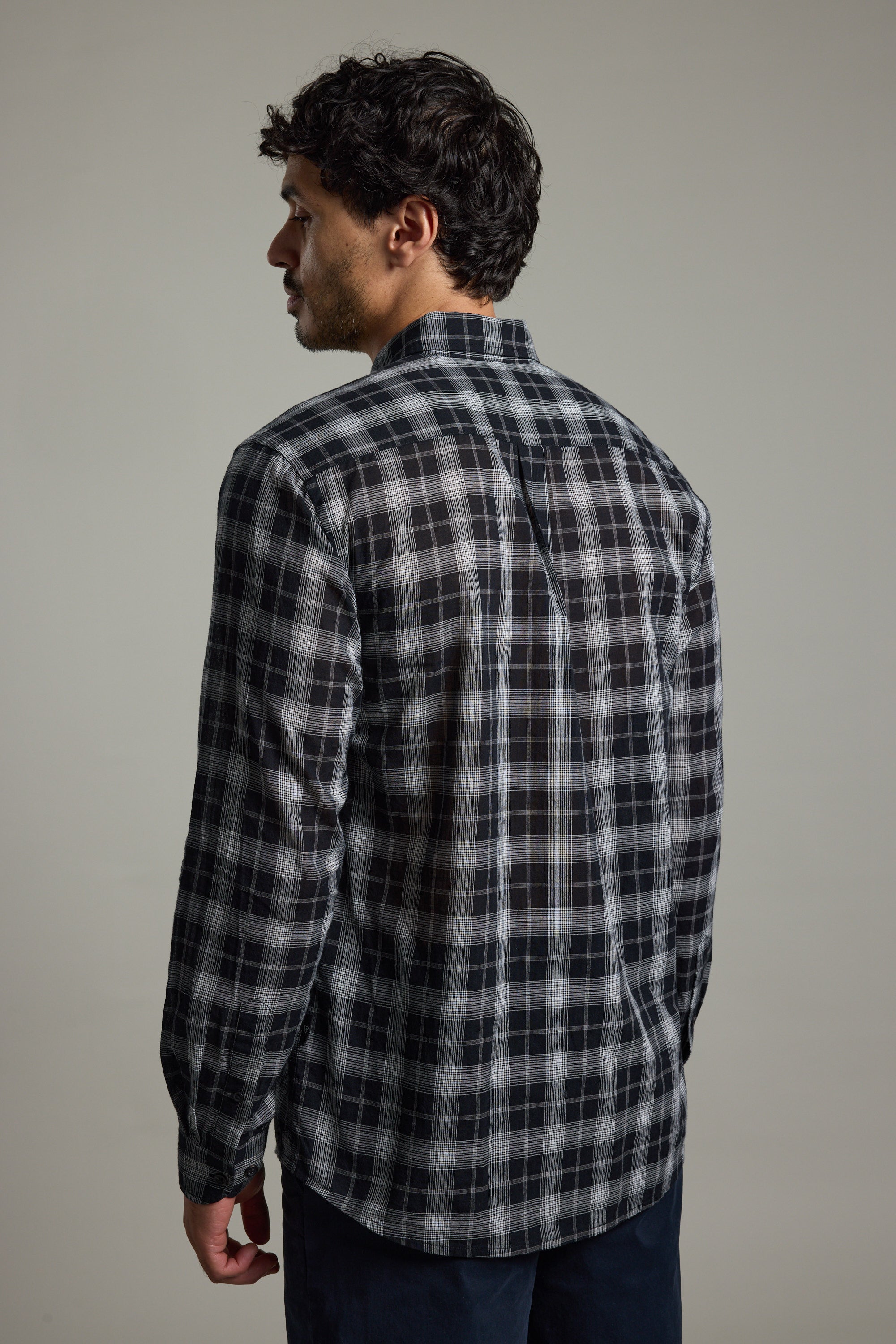 Barkers Carter Check Shirt in black/white, classic fit, additional view
