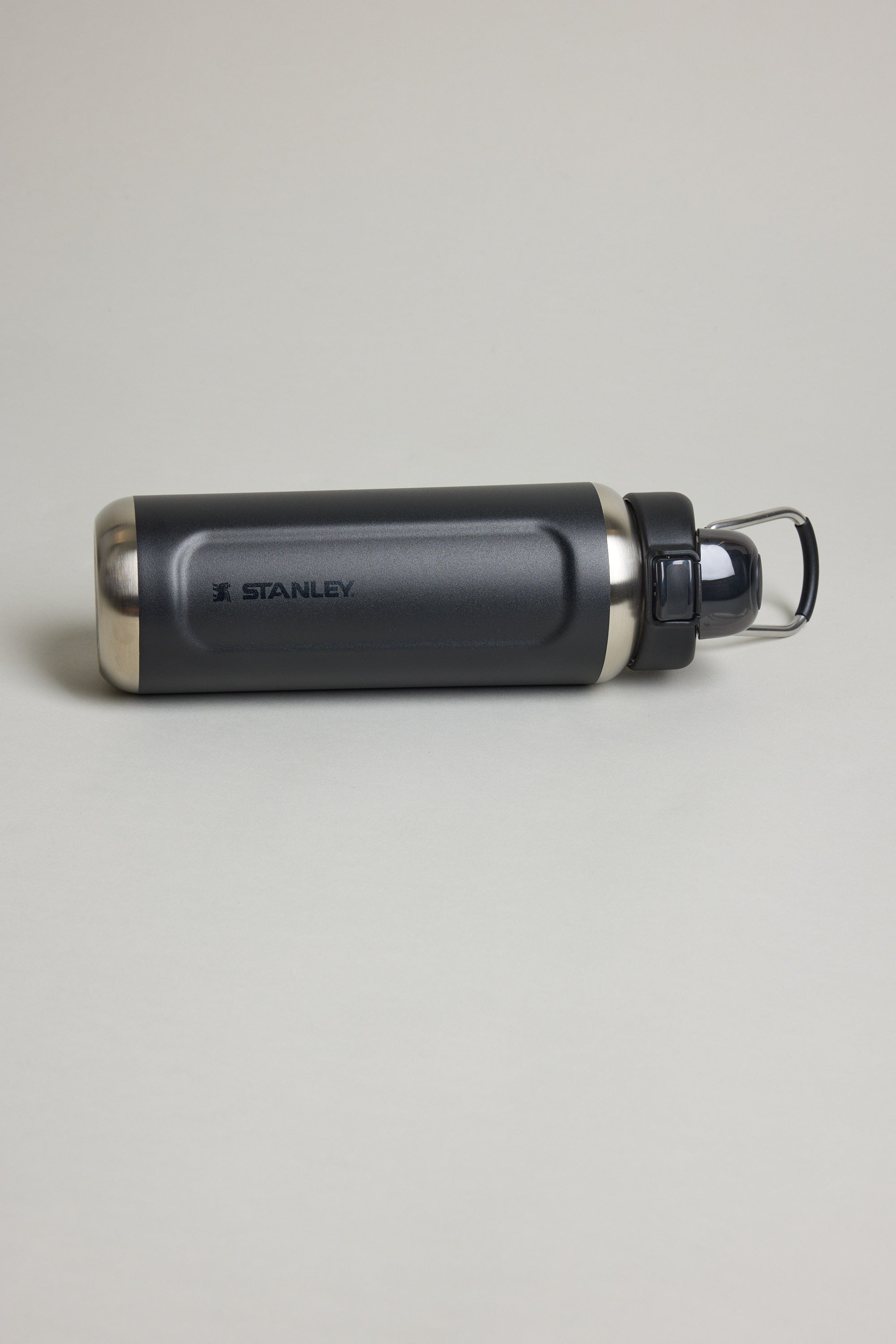 Stanley The Wellspring Bottle 24 OZ in black, additional view