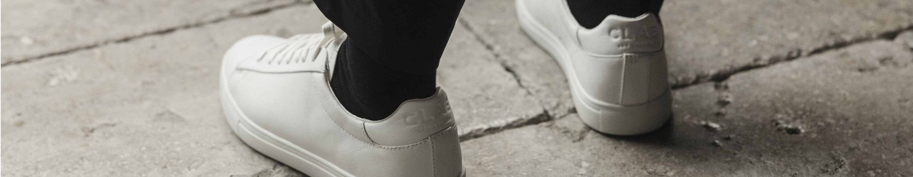 mens-sneakers-banner-desktop